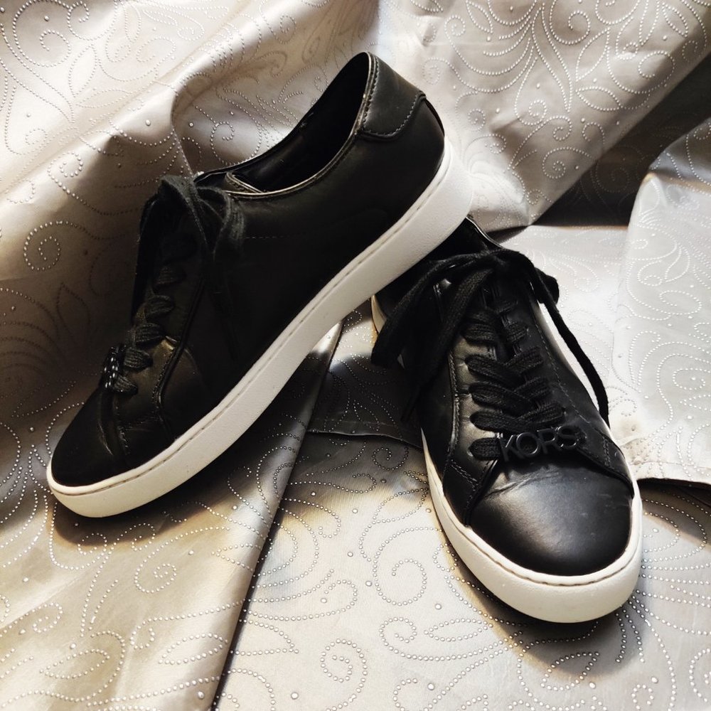 Michael Kors Leather Lace Up Casual Sneakers